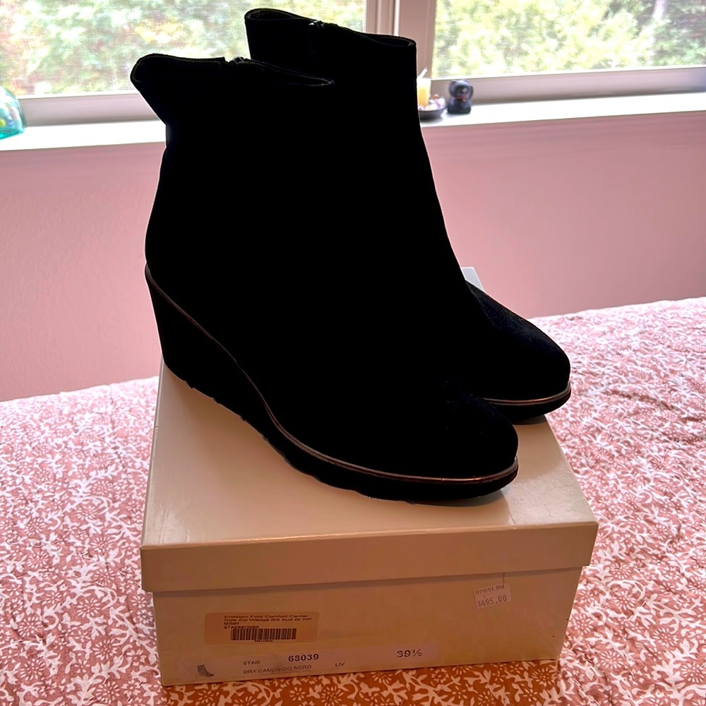 NWT Eneslow Boots